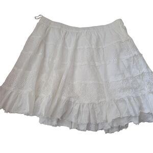 Solitaire White Eyelet Tiered Ruffle Detailed Mini Skirt Size L